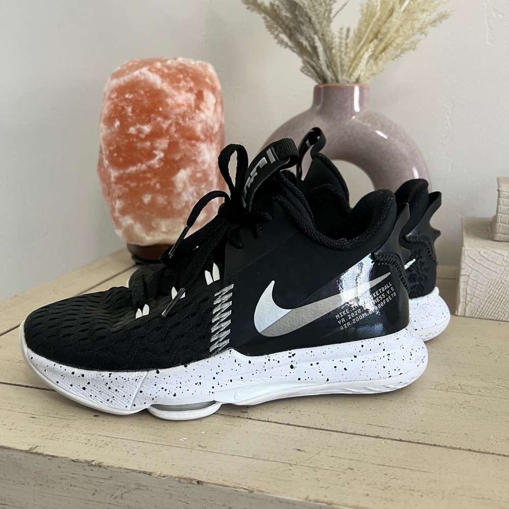 Size 4Y Nike basketball shoes